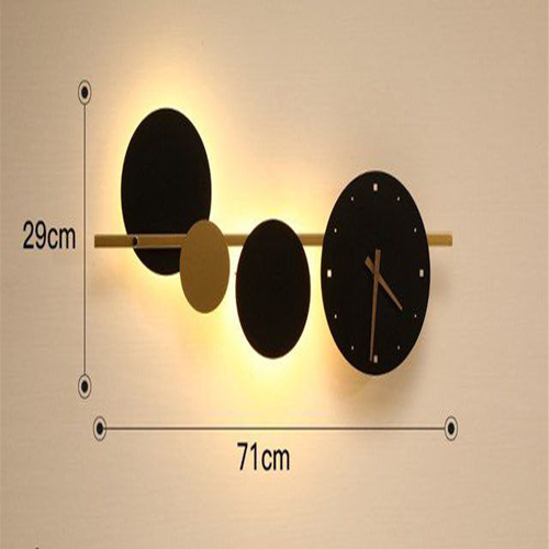 ساعة حائط بإضاءة