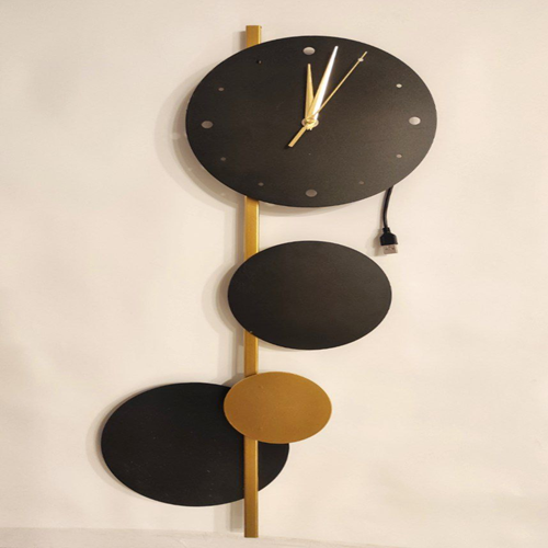 ساعة حائط بإضاءة