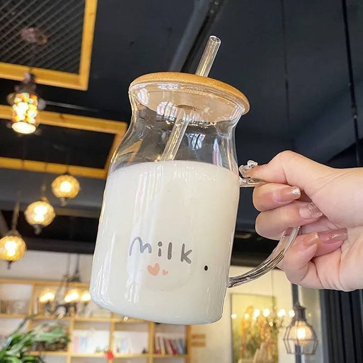 🥛 مج Milk بغطاء خشب وشاليموه – زجاج بايركس حراري سعة 500 مل
