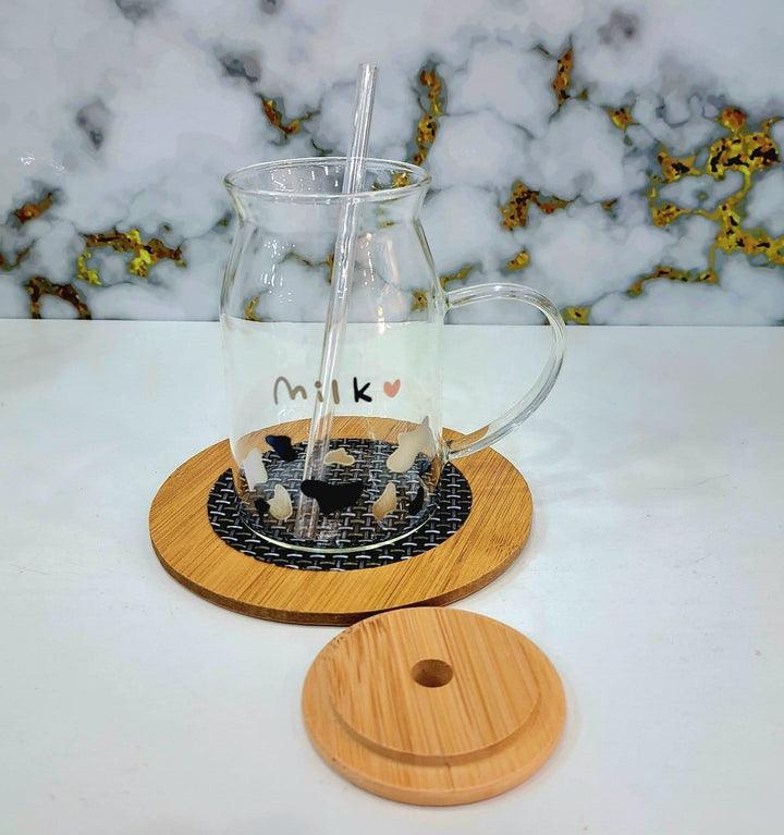 🥛 مج Milk بغطاء خشب وشاليموه – زجاج بايركس حراري سعة 500 مل