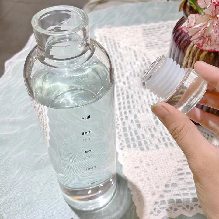 زجاجة زجاج ملوّنة – سعة 1 لتر | شكل أنيق ومناسب للتقديم أو الاستخدام اليومي 💧